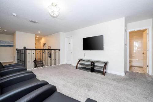 8BR Resort - Cinema, Themed Rooms, Jacuzzi & Game Room! photo 109