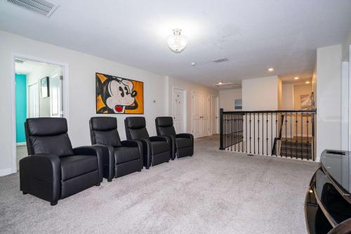 8BR Resort - Cinema, Themed Rooms, Jacuzzi & Game Room! photo 108