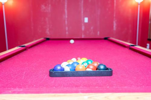 8BR Resort - Cinema, Themed Rooms, Jacuzzi & Game Room! photo 117