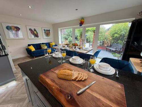 Posezení v ubytování The Hydeaway, Lytham St Annes Getaway Free Parking