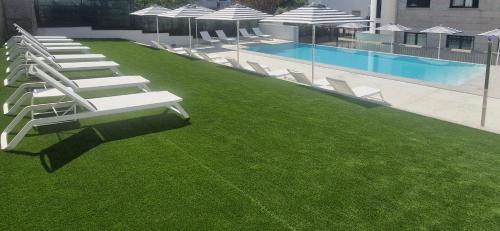 La alberca dentro o cerca de La Suite Hotel