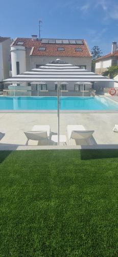 La alberca dentro o cerca de La Suite Hotel
