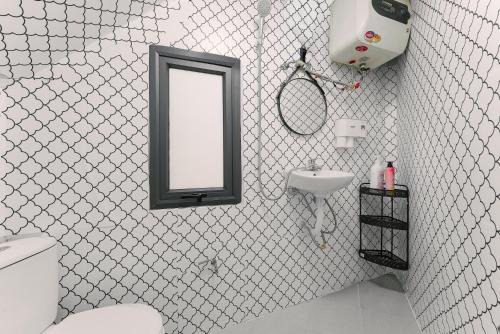 Koupelna v ubytování Authentic Old Quarter-Free Breakfast-Netflix & Balcony