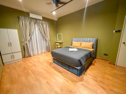 a bedroom with a bed in a room with green walls at Paradigm MarvelClassic JB Platino 3BR 10PAX in Johor Bahru