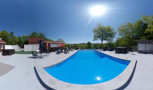 Bazén v ubytování Cozy Stay. Shared Hot Tub, Views, Pool & Fire Pits nebo v jeho okolí
