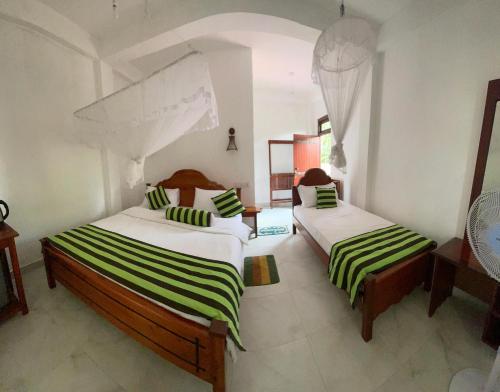 Postel nebo postele na pokoji v ubytování Ella Cloud Castle Homestay
