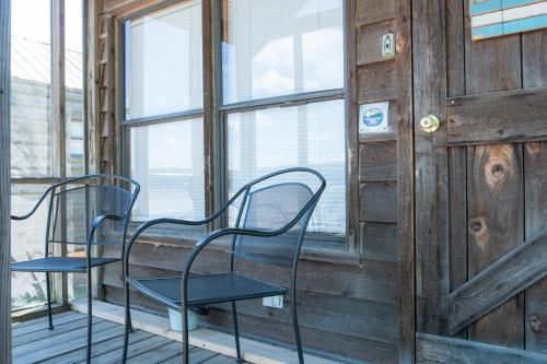 Μπαλκόνι ή βεράντα στο Lakeview Cedar Cabin - Uncle Sams Cabin - 3