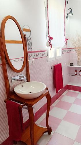 a bathroom with a sink and a mirror at Ático con vistas a la ciudad in Ontinyent