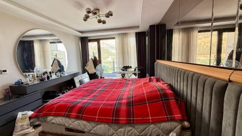 a bedroom with a red bed and a mirror at Daik City Chaviland Fully Furnished Apartment in As Sulaymānīyah