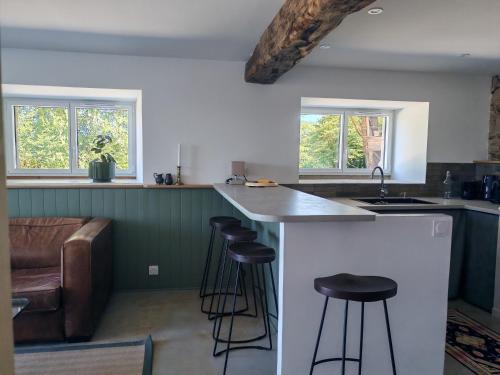 Kuchyň nebo kuchyňský kout v ubytování Maison en pierres à 10 min des plages, Golfe du Morbihan