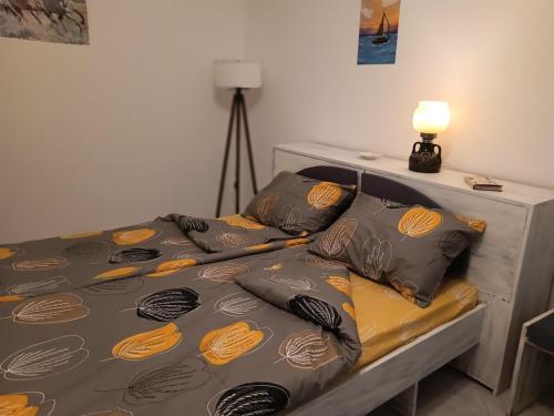 Ένα ή περισσότερα κρεβάτια σε δωμάτιο στο Apartament KETI улица Христо Максимов 56 вхВ
