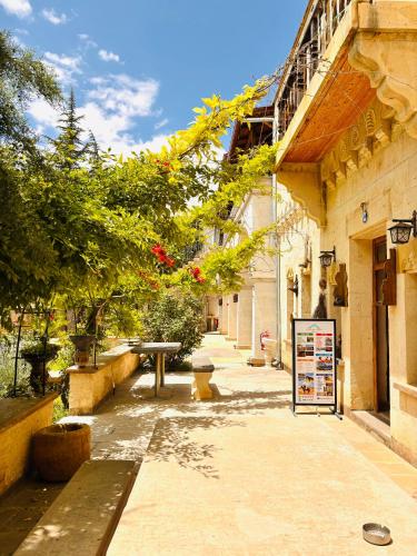 a walkway in an alley with trees and a building at Mozaik Stone Hotel in Avanos