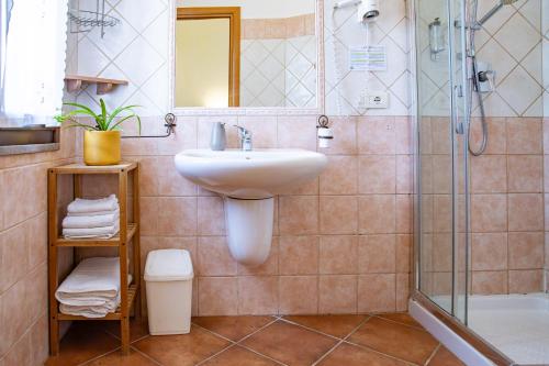a bathroom with a sink and a shower at Agriturismo La Genziana in Alghero