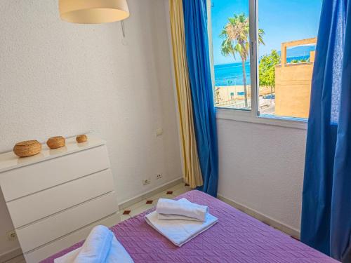 Posteľ alebo postele v izbe v ubytovaní LITORAL COSTA DORADA - TALLATS vista mar