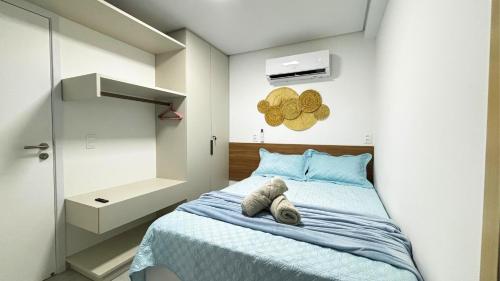 En eller flere senge i et værelse på Mar de Campas - Flats a 100m da Praia de Tamandaré por Yolo