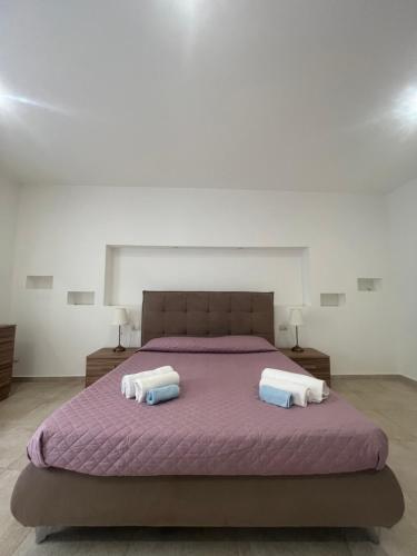 a bedroom with a bed with two towels on it at De Medici Home in Terlizzi