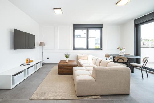 Zagreb 183 - 3 Bedrooms - Parking - Balcony - New - Apartment - Flexible Keybox Entry - Modern - Monthly Rent - WiFi