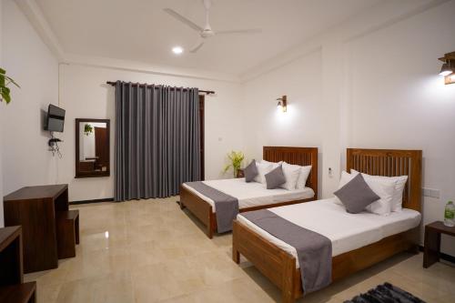 Cama o camas de una habitación en Cinnamon Forest Resort - Hikkaduwa
