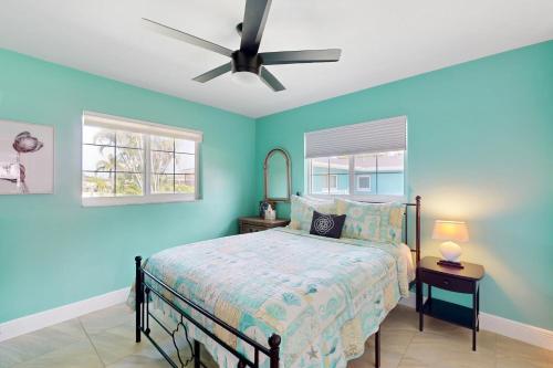 a bedroom with a bed and a ceiling fan at Palm Hideaway in Cape Coral