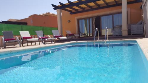 Beautiful, spacious villa, heated pool, sleeps eight, with quality furnishings