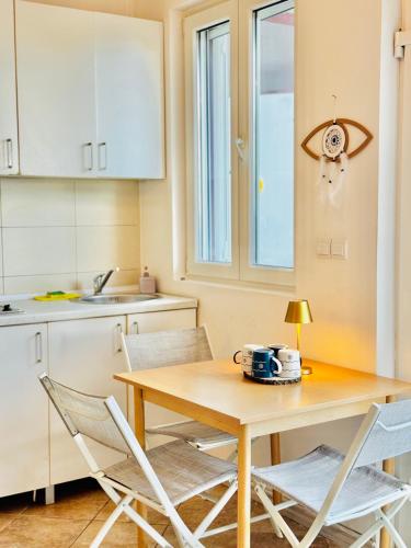Cuisine ou kitchenette dans l'établissement Budva Felix Suites
