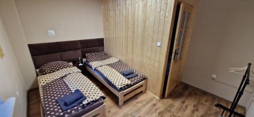 Katil atau katil-katil dalam bilik di Travel House