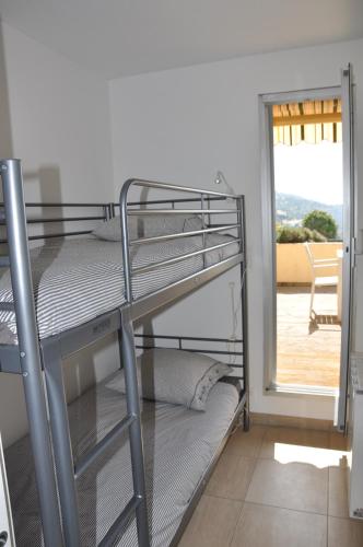 Postel nebo postele na pokoji v ubytování La turbie magnifique appartement vue mer