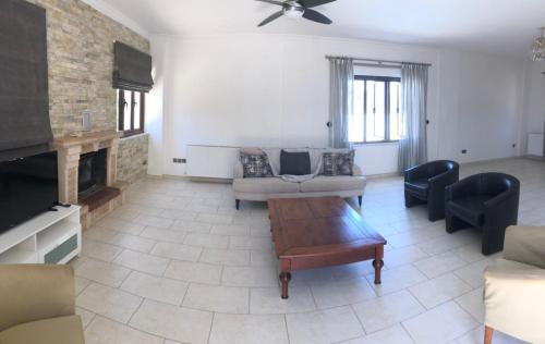 Χώρος καθιστικού στο Villa on hill with swimming pool, Agia Napa