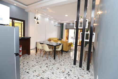Imagen de la galería de AfriqPnB RF Appart 3-chambres avec Piscine, en Bébamboué