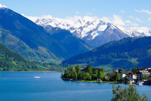 a view of a lake with mountains in the background at Appartement Alpensee in Zell am See