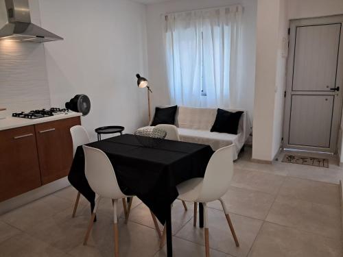 a living room with a table and a couch at Casa do Rio - Apartment Earth in Portimão