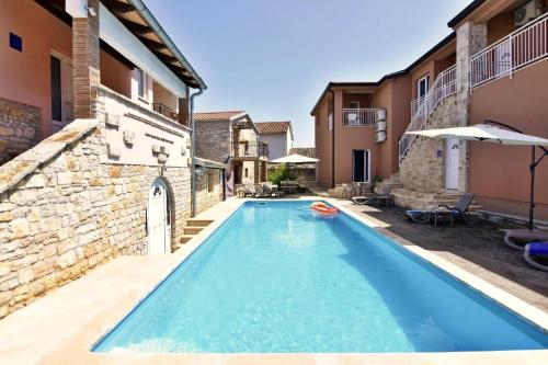 Wohnung In Tar Mit Garten, Grill Und Gemeinschaftlichem Pool