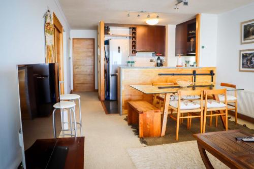 a kitchen and dining room with a table and chairs at HOM I Valle Nevado de Lujo 4D3B Ski in-out Piscina in Lo Barnechea