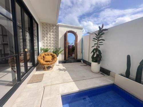 Bazén v ubytování Bali Bird Villa Canggu nebo v jeho okolí