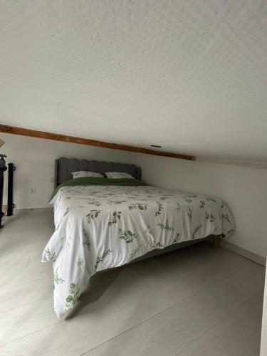 Postel nebo postele na pokoji v ubytování Studio Ptitfolais