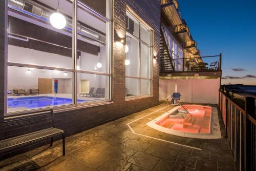 a house with a hot tub in a patio at Hampton Inn St Ignace Lakefront Mackinac in Evergreen Shores