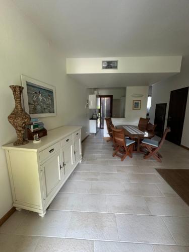 Η κουζίνα ή μικρή κουζίνα στο Villa Eribis