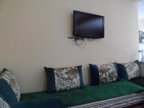 TV a/nebo společenská místnost v ubytování Ferme d'amezmiz