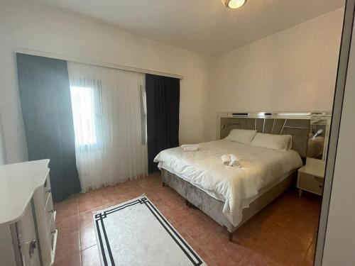 Ένα ή περισσότερα κρεβάτια σε δωμάτιο στο Spacious Apartment