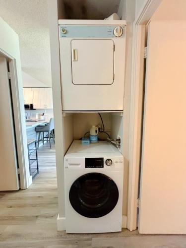 a washer and dryer in a small room at Chic Salt Lake 2-Bedroom FG condo in Honolulu