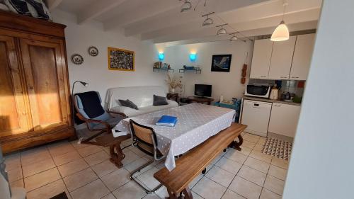 a living room with a table and a couch and a kitchen at Chez Édouard et Aline classé 2 étoiles in Ploubazlanec