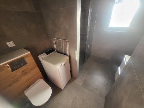 a small bathroom with a toilet and a sink at Pokoje Gościnne Grzybowo in Grzybowo