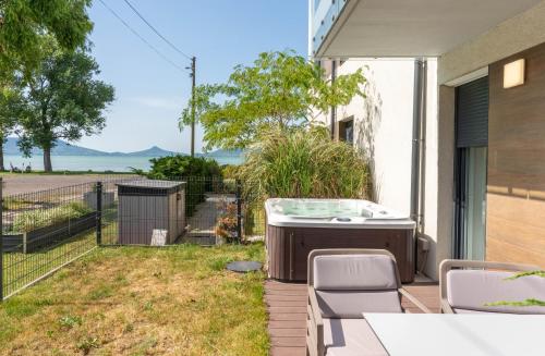 Sunset Resort 003 Jacuzzi