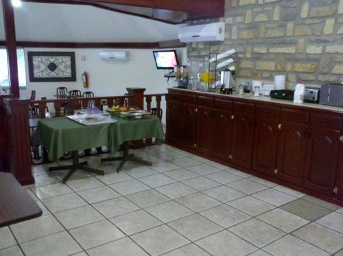 a kitchen with a table in the middle of a room at Palms Hotel in Ciudad Acuña