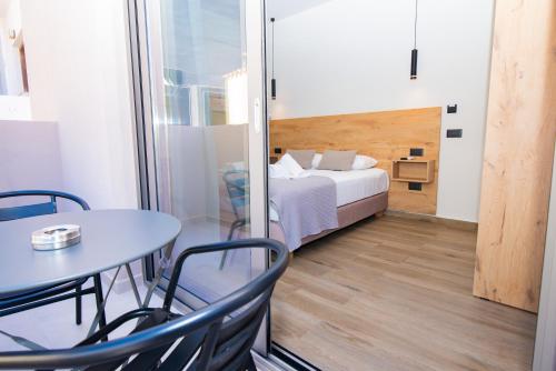 Lunar Hotel Modern Boutiqueにあるベッド