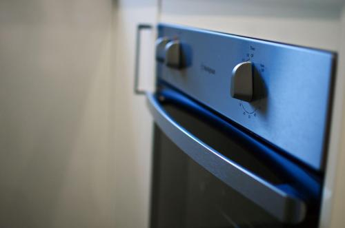 a tv sitting on top of a stove at Park Squire Motor Inn & Serviced Apartments in Melbourne