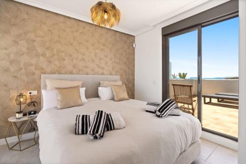 Sea View Apartment with Private Jacuzzi - Sunset Golf, Estepona