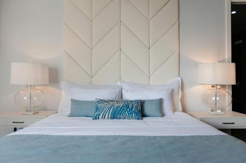 Ένα ή περισσότερα κρεβάτια σε δωμάτιο στο Luxury Couple Escape - Vue Two