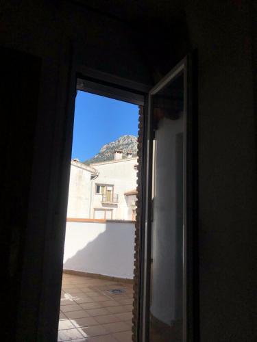an open door to a room with a view at El rincon de la mesta in Arroyo Frio