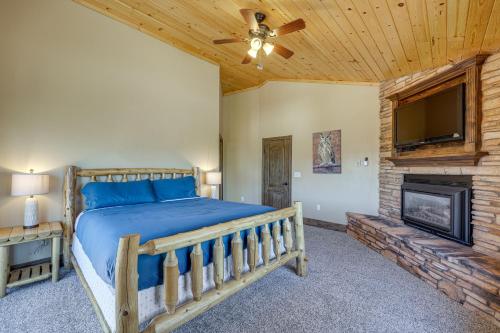 Giường trong phòng chung tại Walkable Big Bear Lake Home with Private Hot Tub!